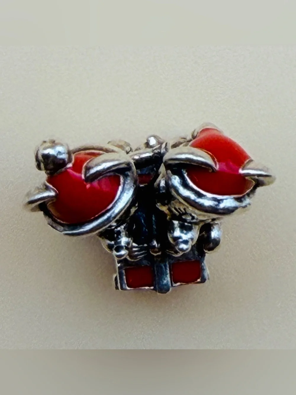 Pandora Disney Colab 925-ALE Silver Mickey & Minnie Enamel Holiday Present Charm